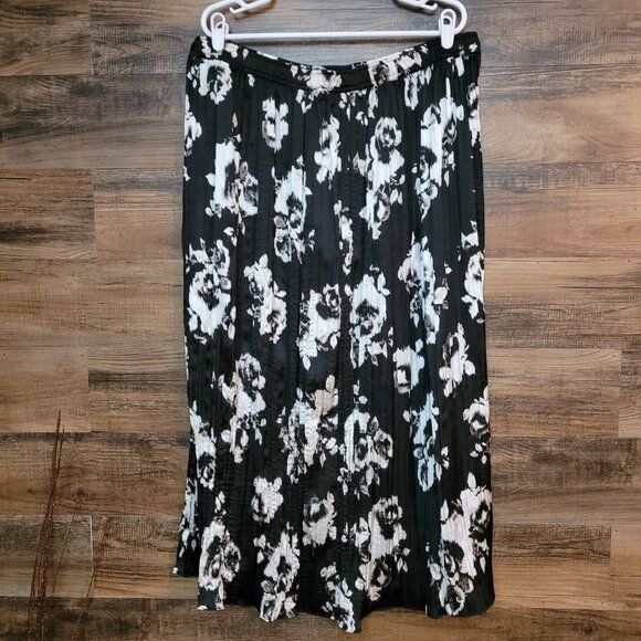 Simply Vera Wang Floral Satin Accordion Midi Skirt XXL Black White Dark Coquette - Picture 2 of 9